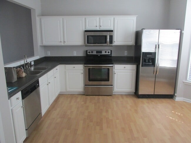 Building Photo - 3221 Mannington Dr