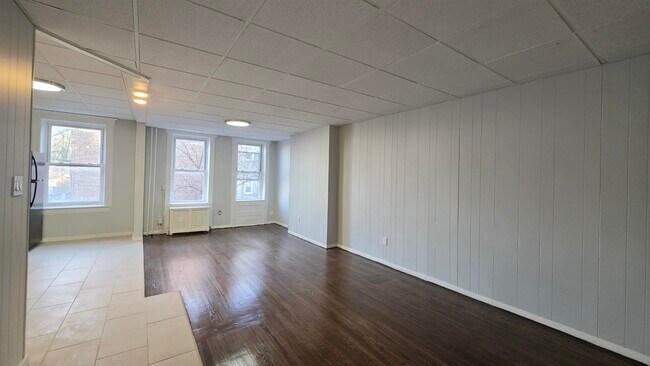 Building Photo - 722 West Side Ave