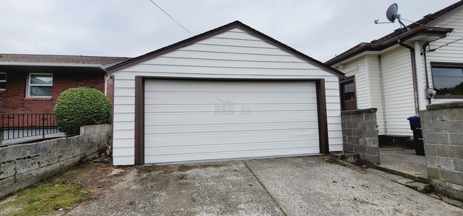 Building Photo - Rare opportunity to live in a stunning 5 B...