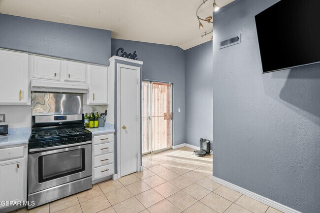 Building Photo - 13475 Sunset Hills Dr