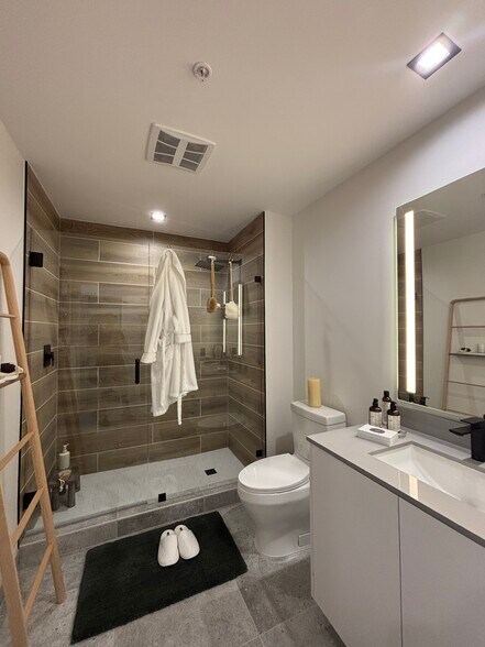 Building Photo - 1990 NW 1st Pl