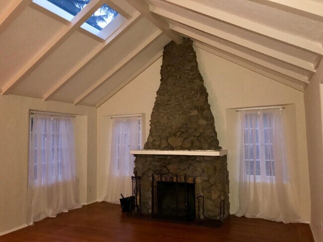 Building Photo - 1826 Berkeley Way