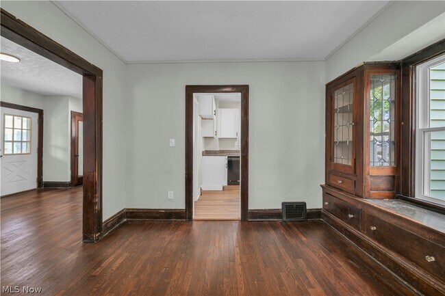 Building Photo - 8505 Bancroft Ave