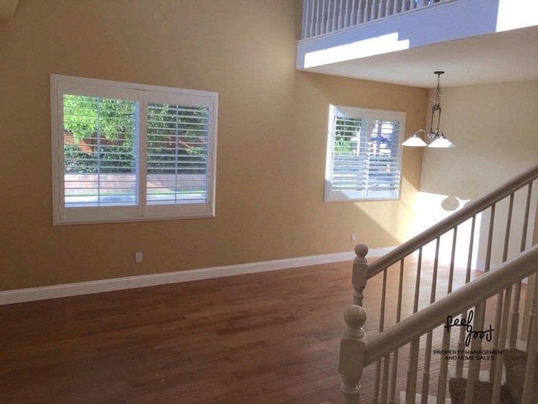 Building Photo - 305 Diamante Way