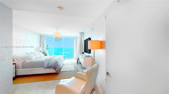 Building Photo - 17001 Collins Ave