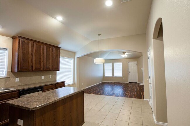 Building Photo - 709 Alder Dr
