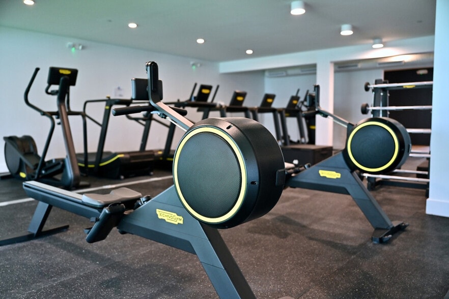 Building Photo - 2137 Pelham Dr