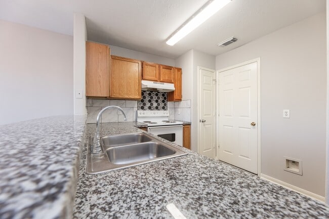 Building Photo - 727 Richview Dr