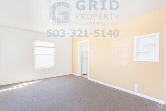Building Photo - Two Bedroom Bungalow Available in Lents Ne...