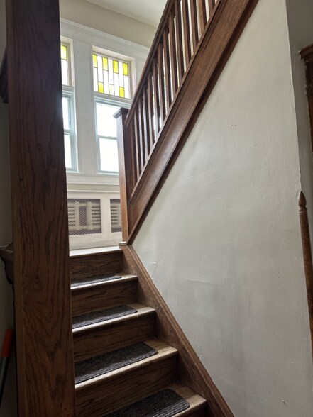 Building Photo - 705 Hudson Ave
