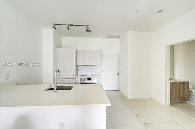 Building Photo - 501 NE 31st St