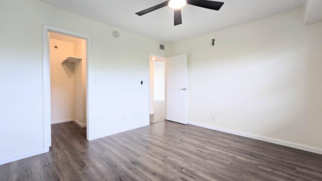 Building Photo - 3100 W Rolling Hills Cir