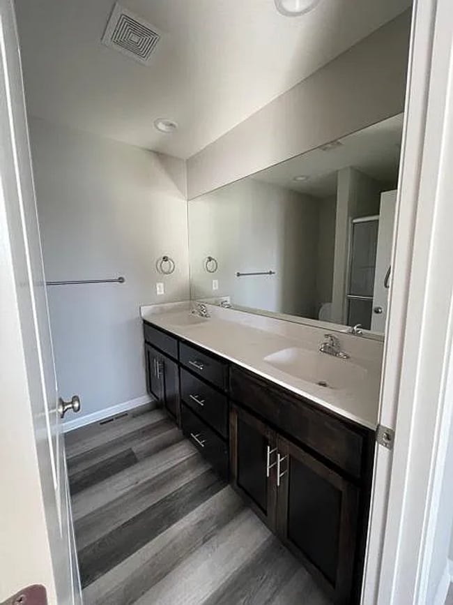 Building Photo - 4BR/3BA Home for Rent in Peculiar, MO 64078 | 2-Car Garage | Deck | Pet-Friendly | Cass County