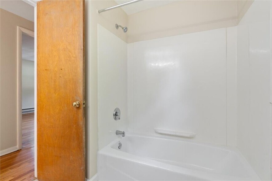 Building Photo - 2101 Bellevue Ave