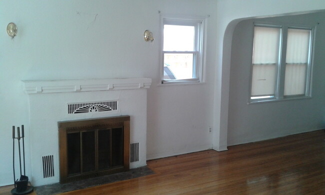 Building Photo - NOB HILL 2 bedroom 1 Bath 1271/SF UTILITIE...