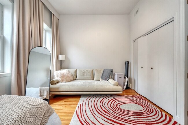 Building Photo - 70 Clarendon St