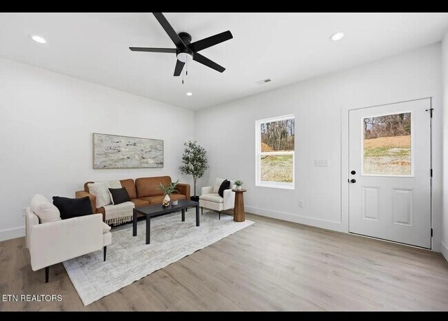 Building Photo - 3429 Garden Dr