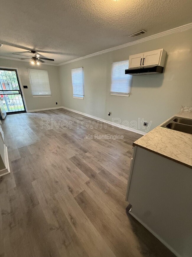 Building Photo - 2250 Stovall Ave