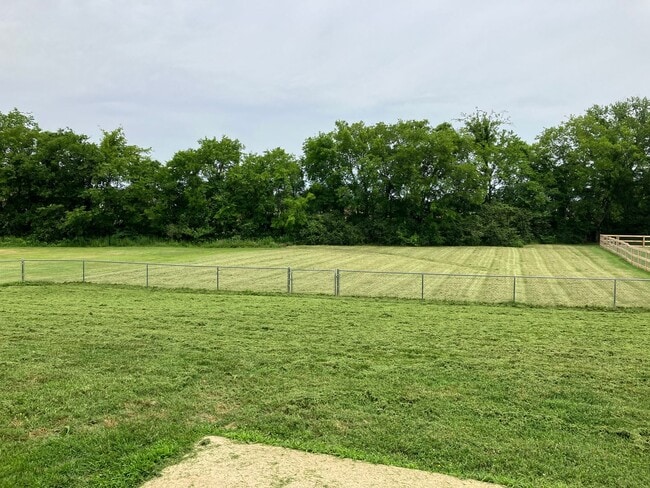 Building Photo - Rockvale Home with Large Yard
