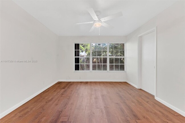 Building Photo - 550 SW 38th Terrace