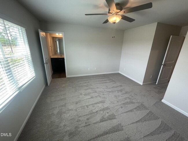 Building Photo - 1100 Peony Ln