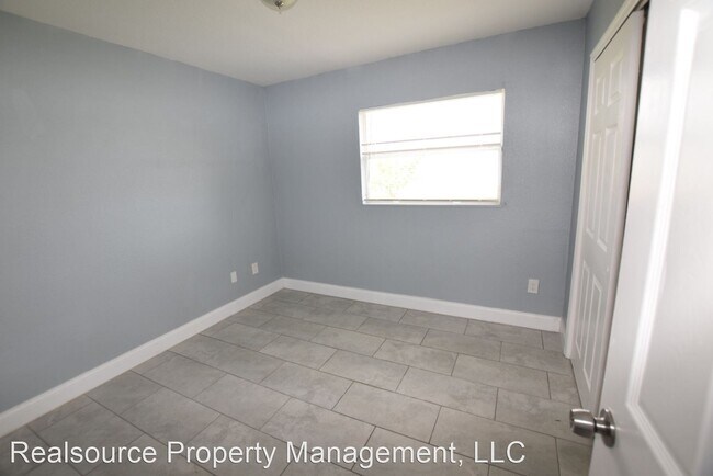 Building Photo - 2 br, 1 bath House - 4943 Pine Hills Road