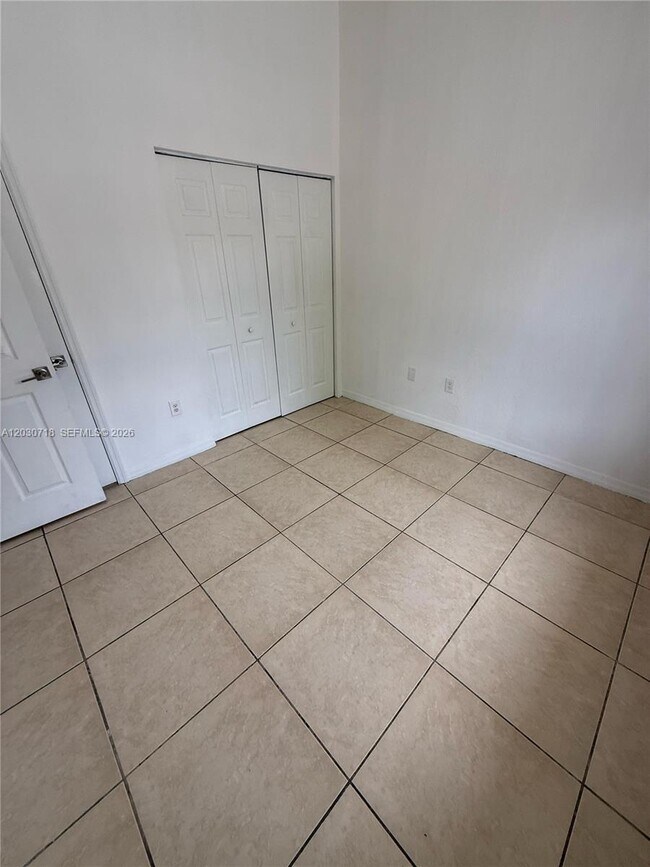 Building Photo - 3826 SW 48th Ave