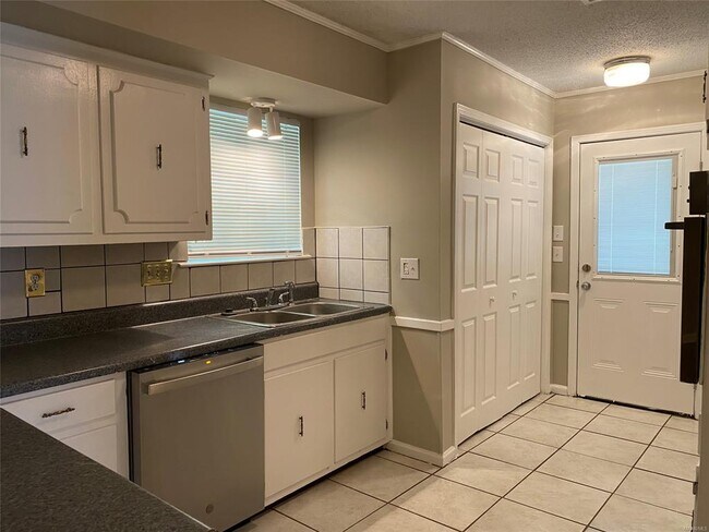 Building Photo - 1429 Dunbarton Rd