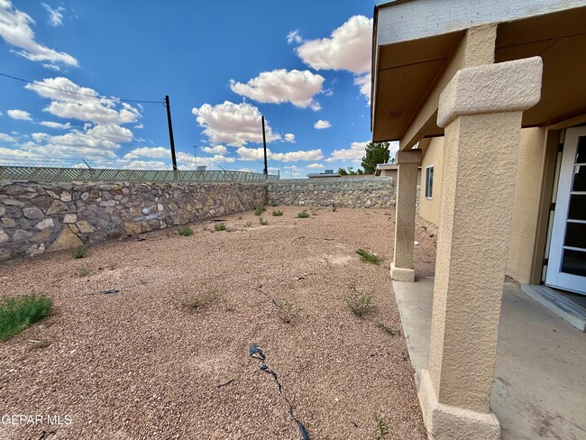 Building Photo - 3401 Tierra Zafiro Dr