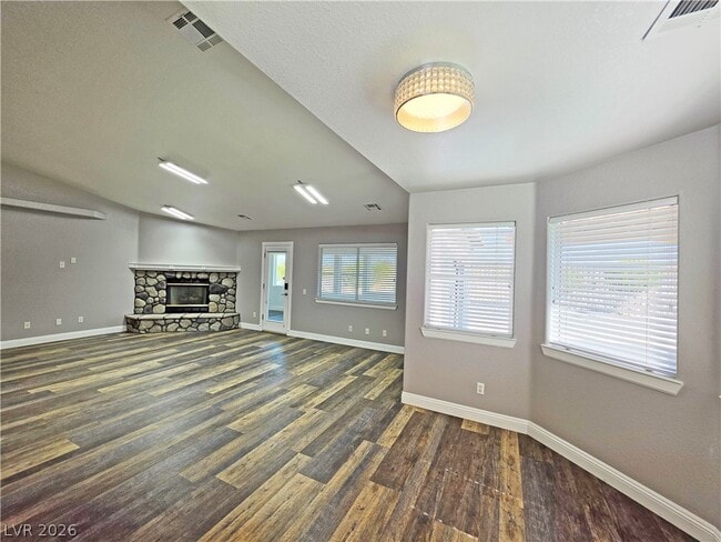 Building Photo - 3630 E Vineyard Dr