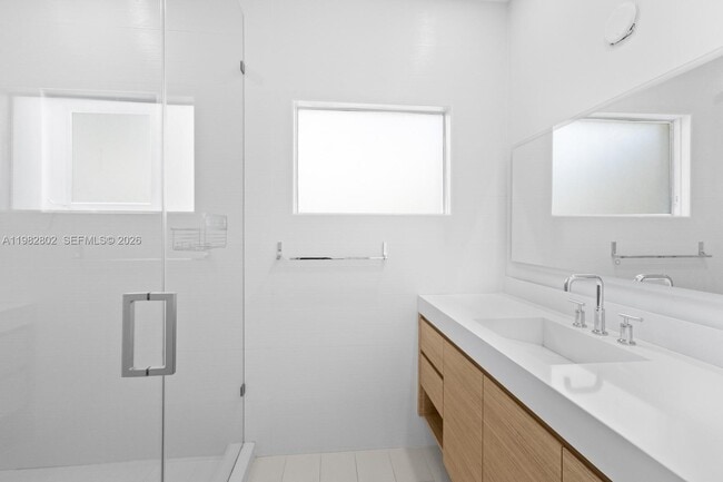 Building Photo - 5 Coconut Ln