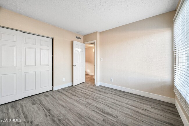 Building Photo - 3141 E Cypress St
