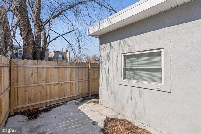 Building Photo - 746 Pine St