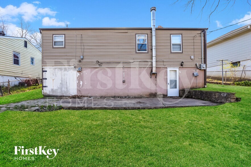 Building Photo - 5128 N Palmer Ave