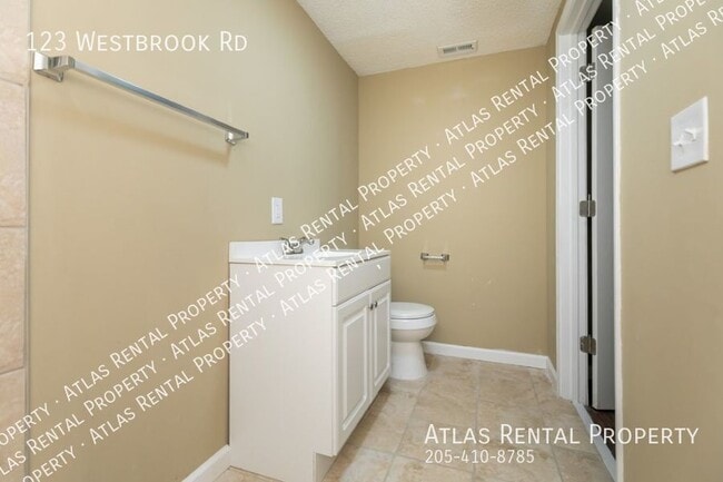 Building Photo - 123 Westbrook Rd