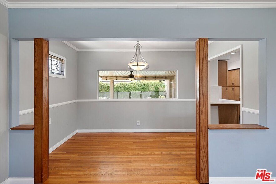 Building Photo - 826 Crestfield Dr