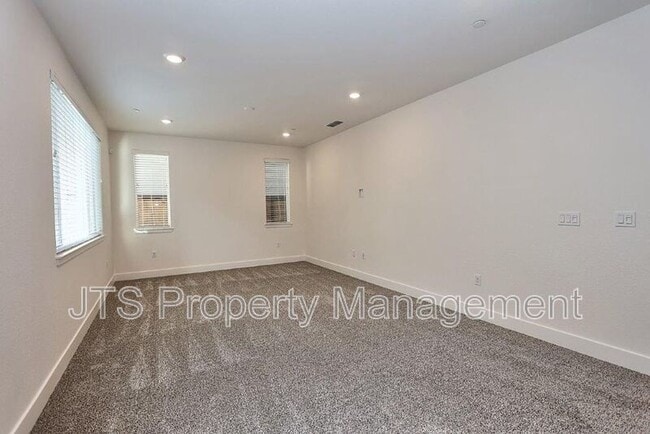 Building Photo - 3513 Birdland Ave