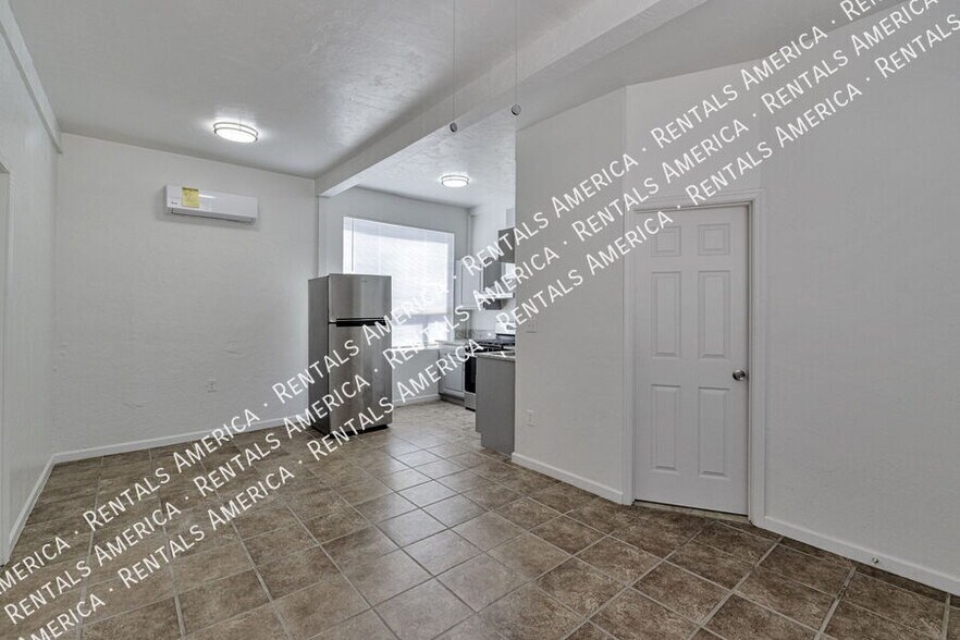 Building Photo - 2810 W Carnauba St