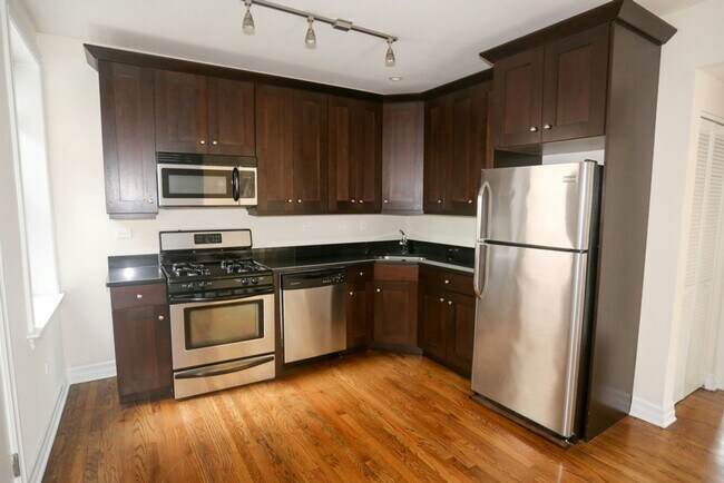 Primary Photo - 3816 N Sheffield Ave
