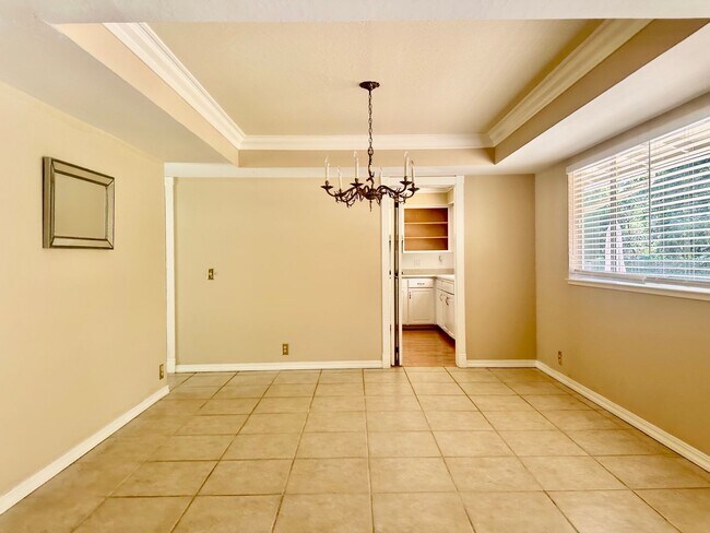 Building Photo - Single Story Home with Sparkling Pool, Large Spacious Lot with Top Schools! Monte Sereno/Los Gato...