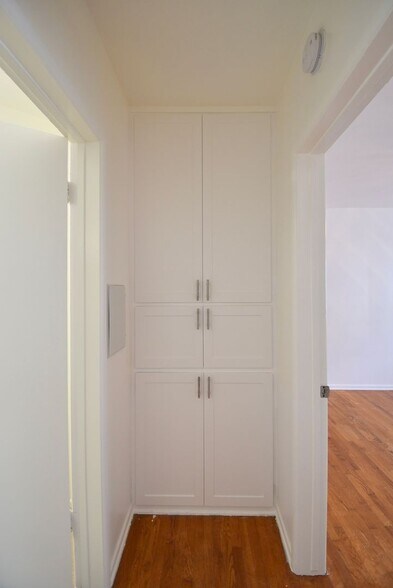 Building Photo - 14830 Dickens St
