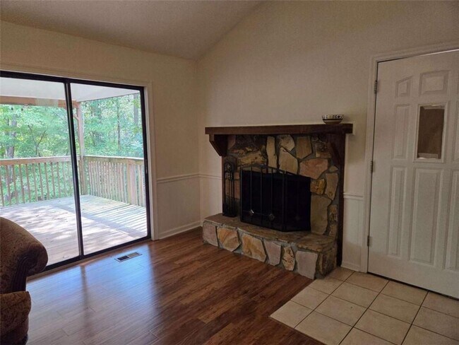 Building Photo - 984 Overlook Dr