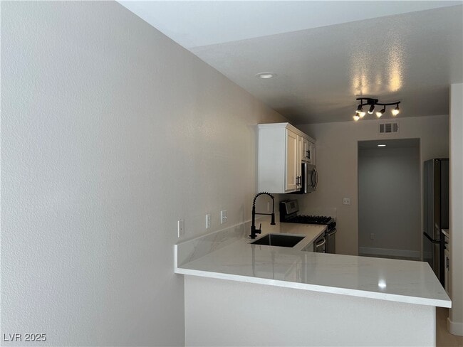 Building Photo - 10133 Quaint Tree St