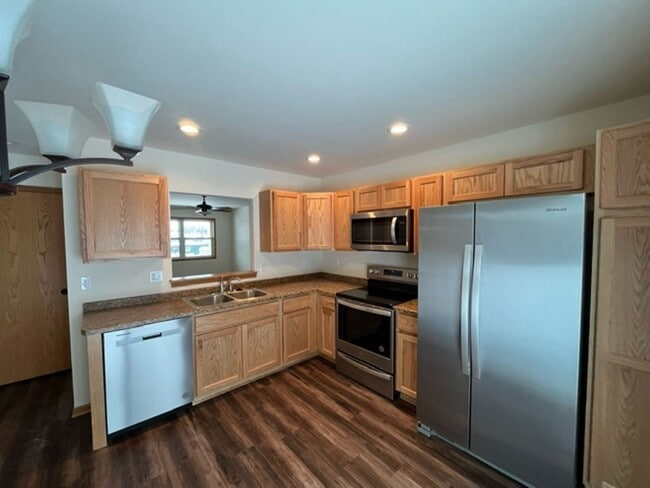 Building Photo - 516