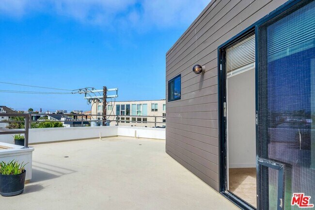 Building Photo - 15 Via Marina