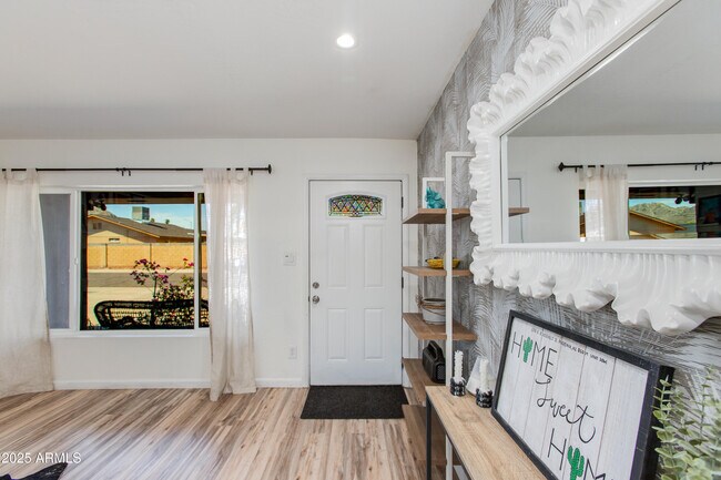 Building Photo - 3009 E Dahlia Dr