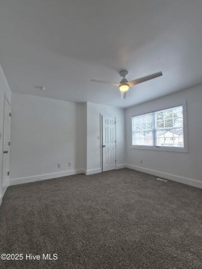 Building Photo - 411 Myrtlewood Cir