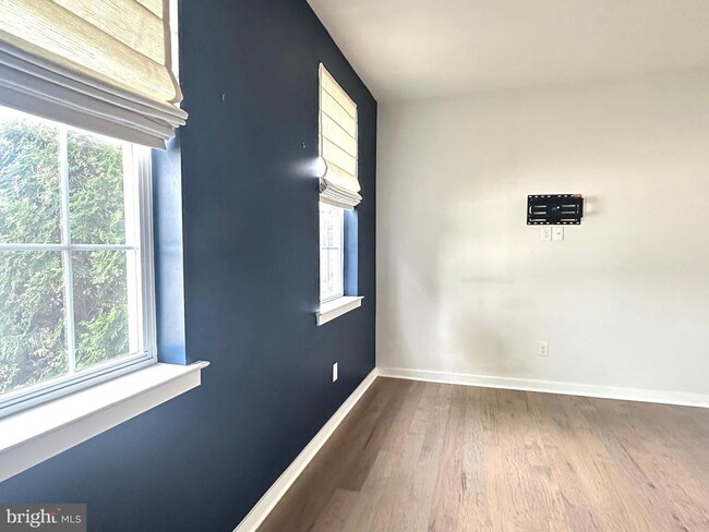 Building Photo - 13 Hedley Ln