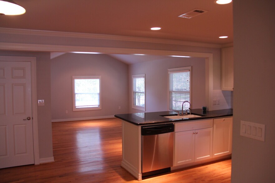 Building Photo - 3716 Collinwood Ave
