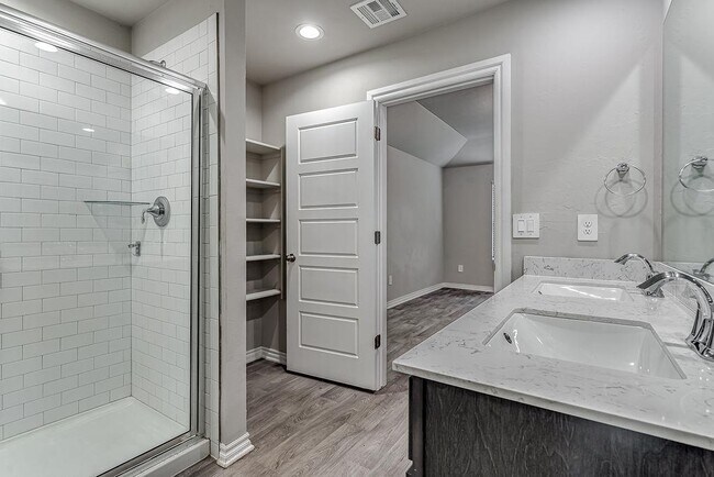 Building Photo - 4405 Montage Blvd